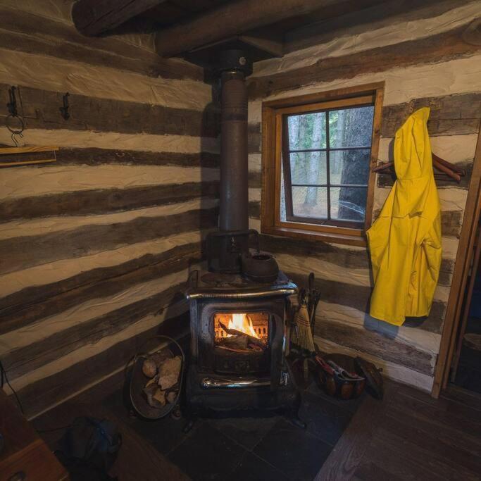 A Rustic Cabin In The Woods Orangeville Bagian luar foto