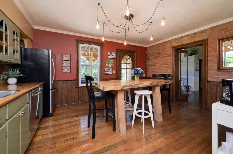 A Rustic Cabin In The Woods Orangeville Bagian luar foto